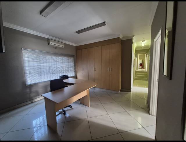 220M² OFFICE TO LET IN ALBERTON NORTH